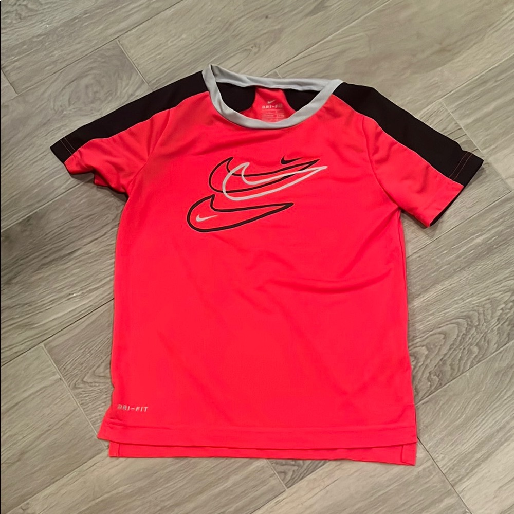 Nike Boys Red and Black T-Shirt Size: 7